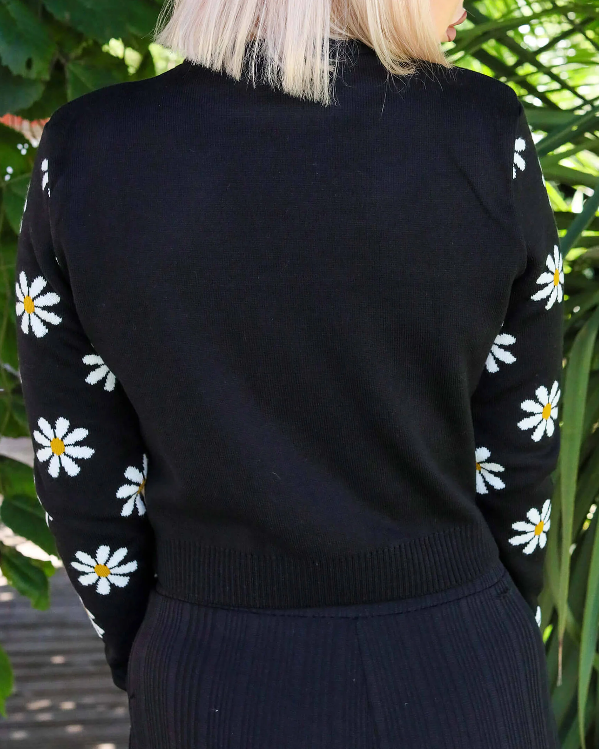 Daisy Chain Black Cropped Jumper - Image 3