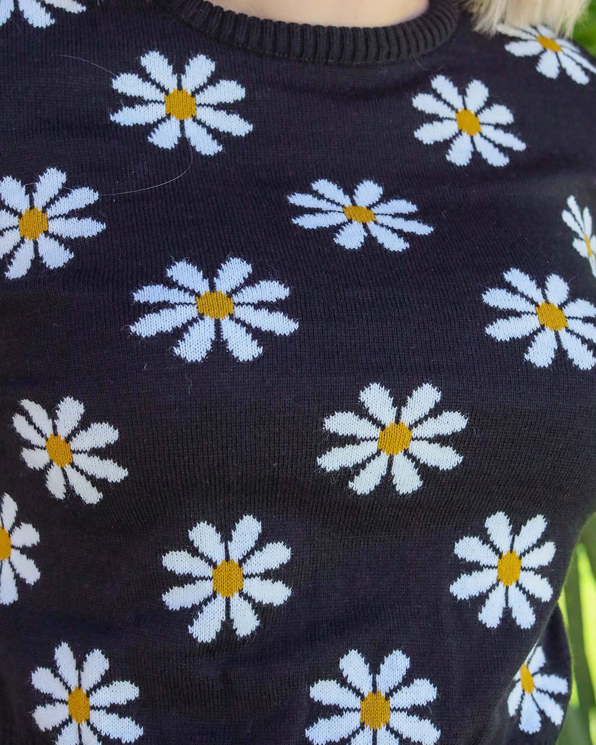 Daisy Chain Black Cropped Jumper - Image 4